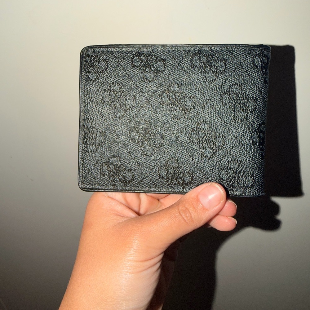 Guess Men’s RFID Slim Fold Wallet with Leather coin pocket